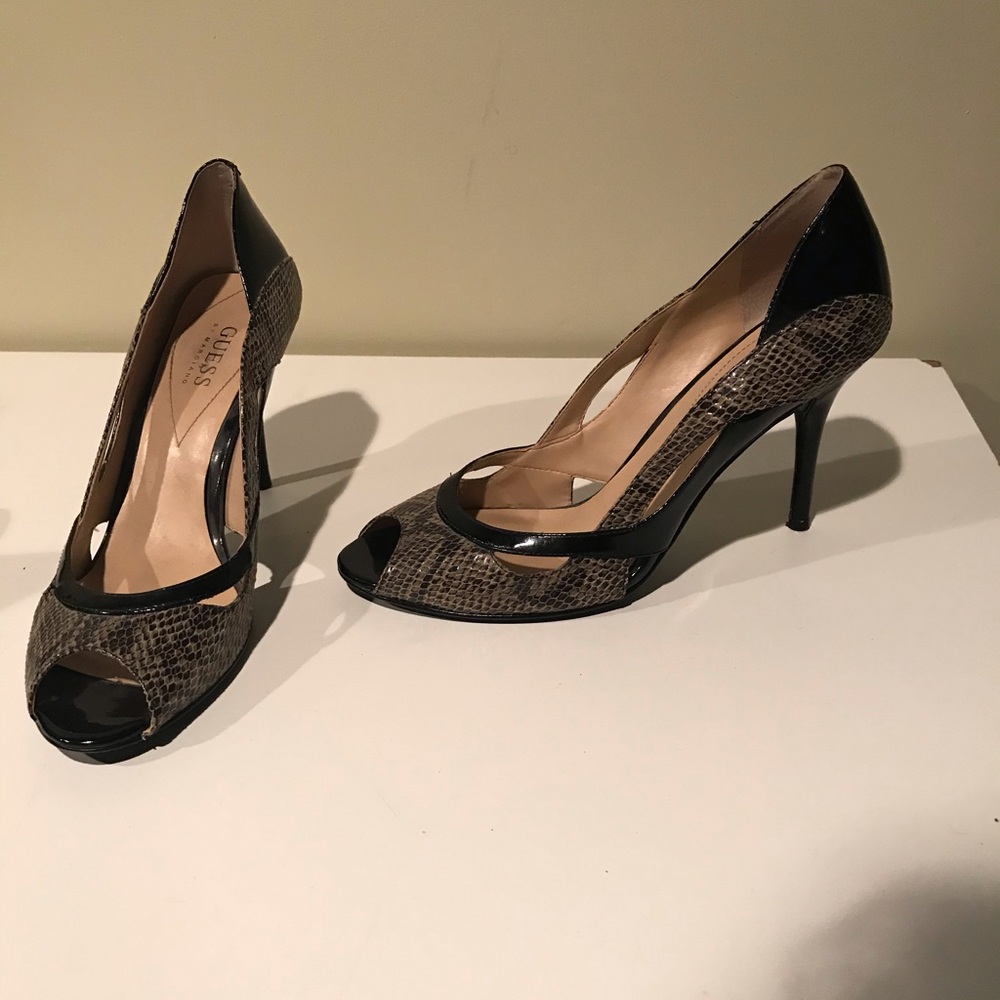 Guess Snakeskin Leather Pump Size 8